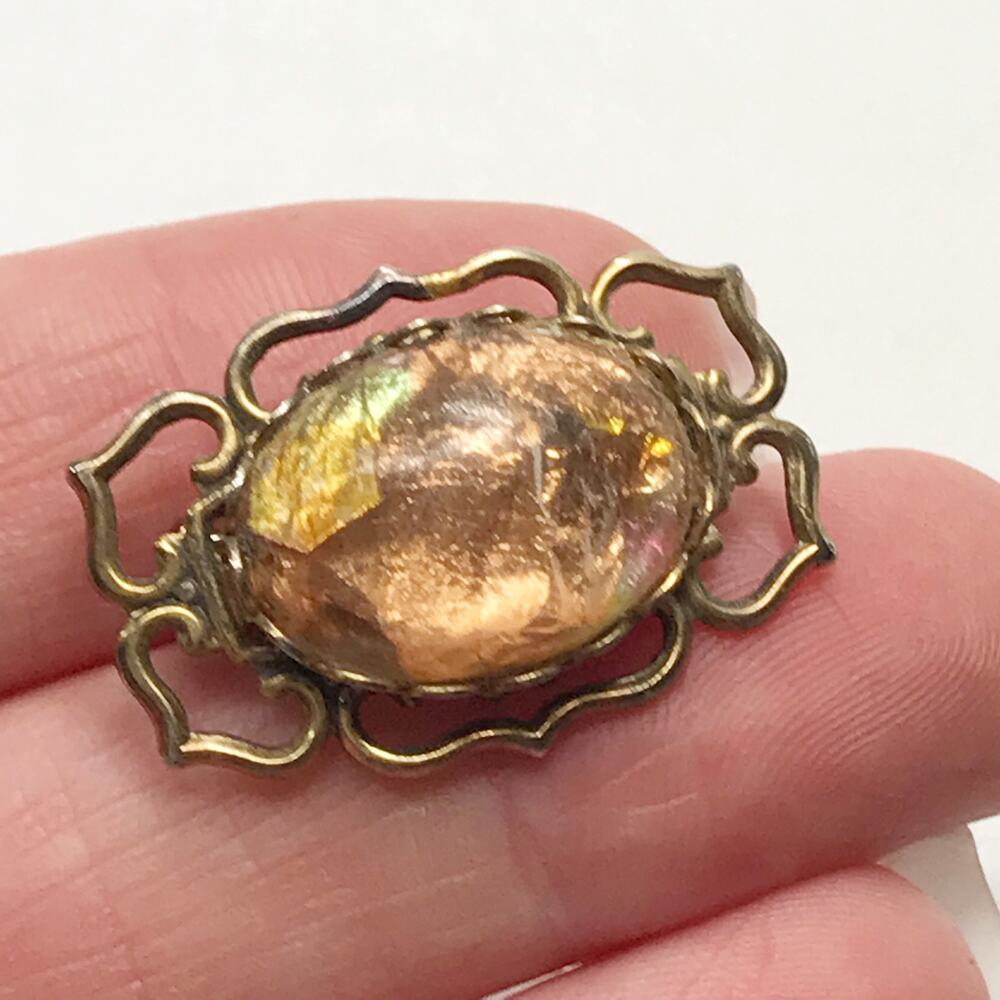 Vintage Dragon's Breath Eye Fire Opal Glass Cabochon Gold Tone Brooch Pin